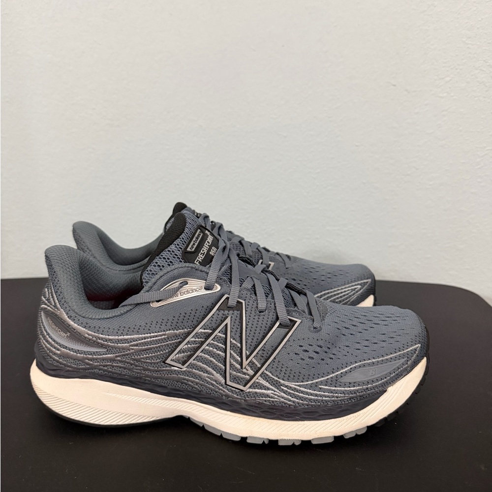 NEW BALANCE MEN'S 860 V12 RUNNING SHOE SIZE 10